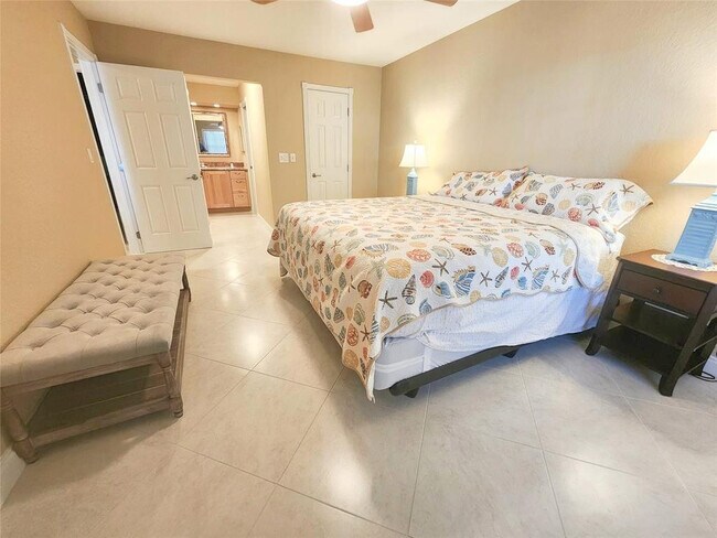 Building Photo - 6281 Bay Club Dr