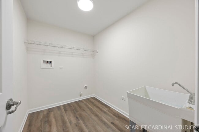 Building Photo - 169 Lakeshore Dr