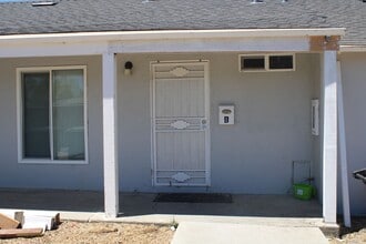 Building Photo - Two Bedroom plus BONUS Room in Pittsburg Single Story Four-plex- OPTIONAL DETACHED GARAGE AVAILABLE!