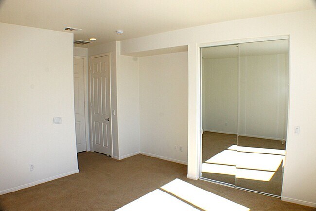 Building Photo - Resort Style Living In Lovely Solera Oaks