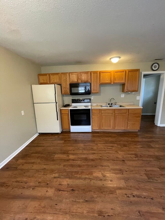 Building Photo - 2 bed/ 1 bath Single Family House