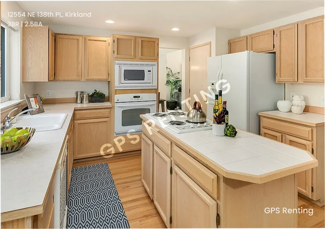 Building Photo - ? Peaceful Retreat in the Heart of Kirkland!