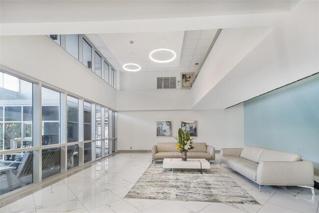 Building Photo - 531 N Ocean Blvd