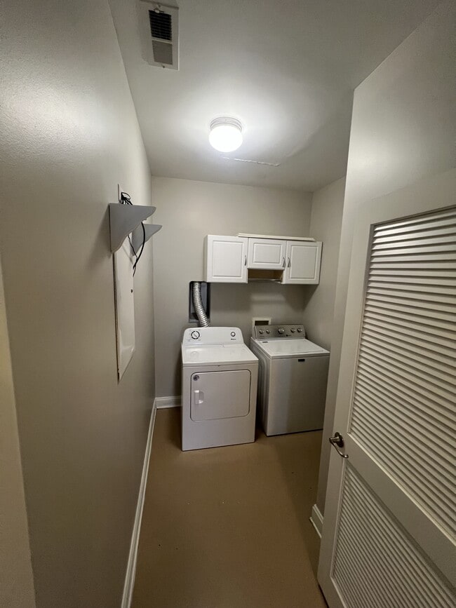 Building Photo - 1942 Tara Ct