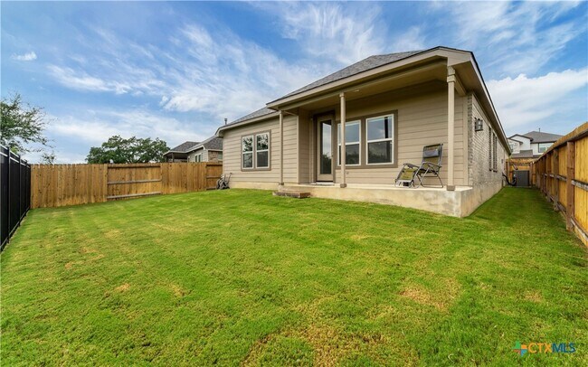 Building Photo - 1649 Ranch House