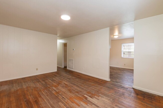 Building Photo - 1210 Truman St