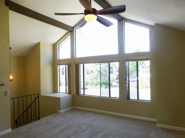 Building Photo - 835 Mistletoe Ln