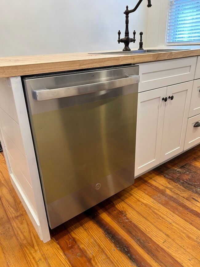 Building Photo - 5107 N College Ave