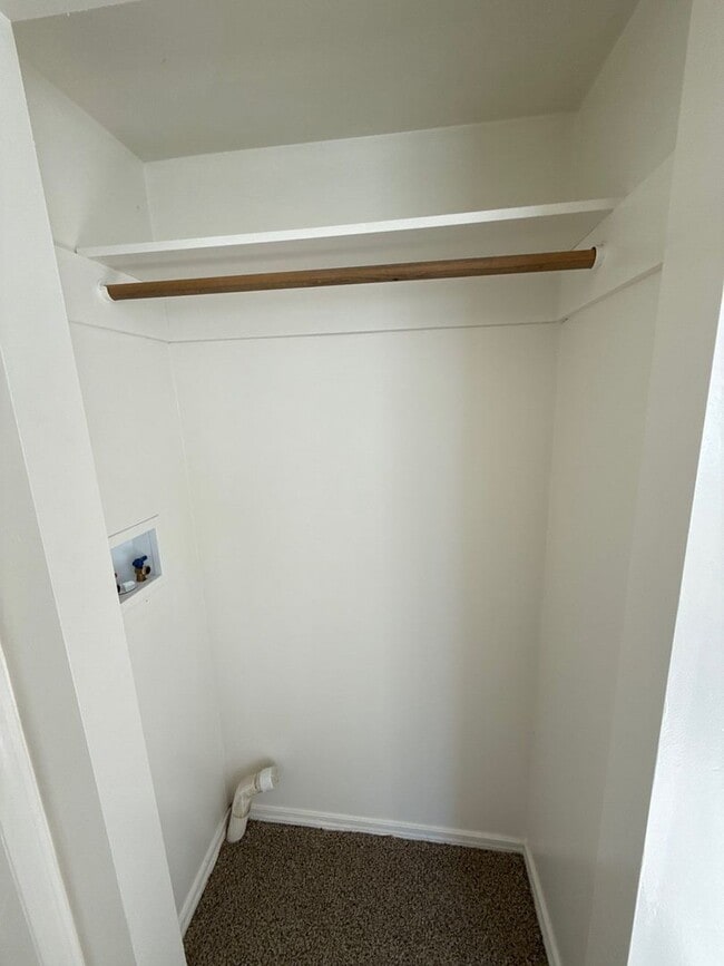 Building Photo - 3010 Phyllis St NE