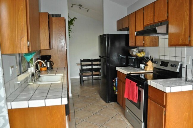 Building Photo - 7122 Wood Hollow Dr