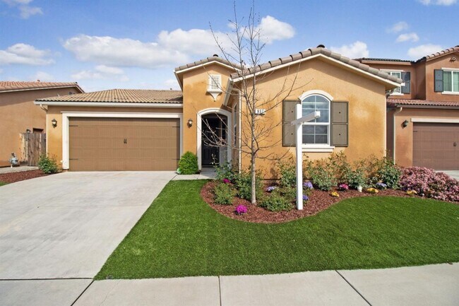 Primary Photo - Newly Built 3/2 near Clovis East High School