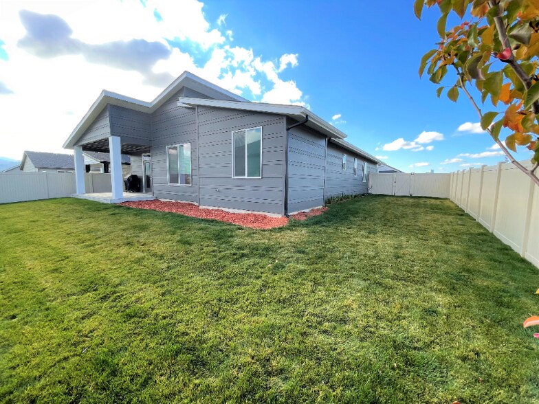 Building Photo - 254 N Figwood Ct