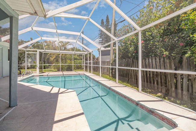 Building Photo - 180 Waters Edge Ln