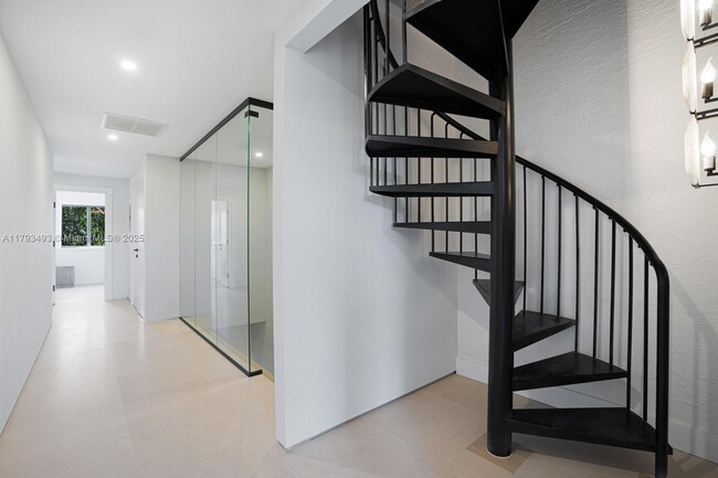 Building Photo - 6206 Paradise Point Dr