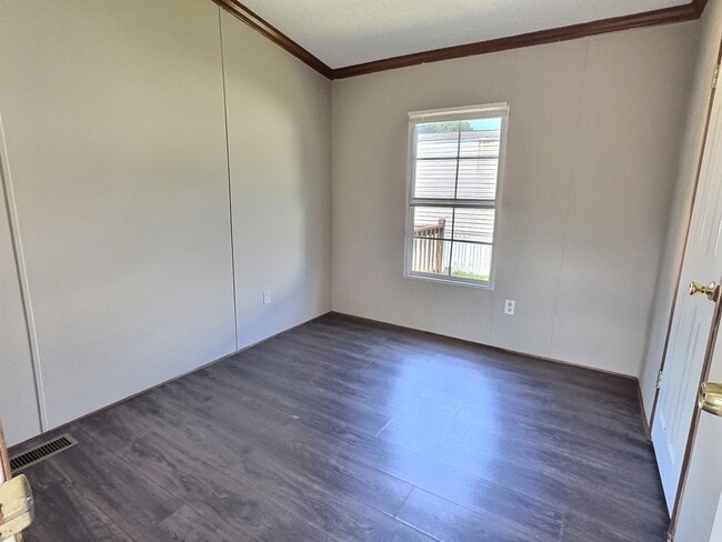 Building Photo - 1002 Libby Lane