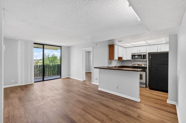 Building Photo - TWO BEDROOM ONE BATHROOM!! MOVE IN READY!! WATERFRONT COMMUNITY!!