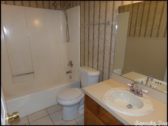 Building Photo - 39 Oak Forest Loop