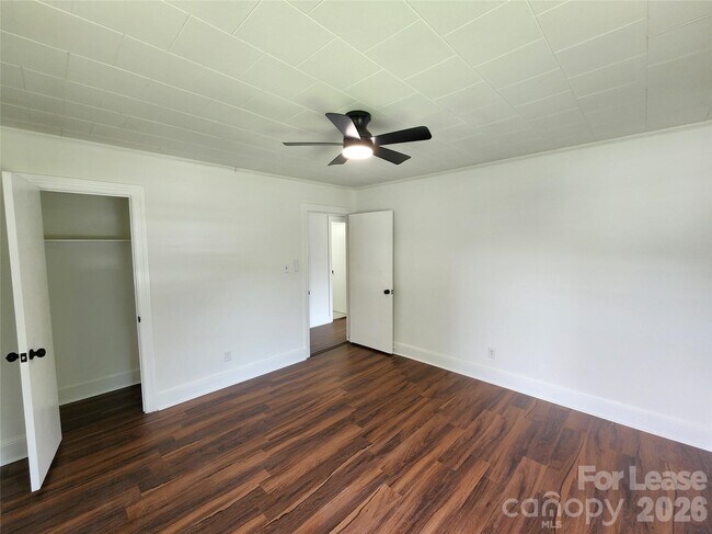 Building Photo - 1208 N Juniper Ave