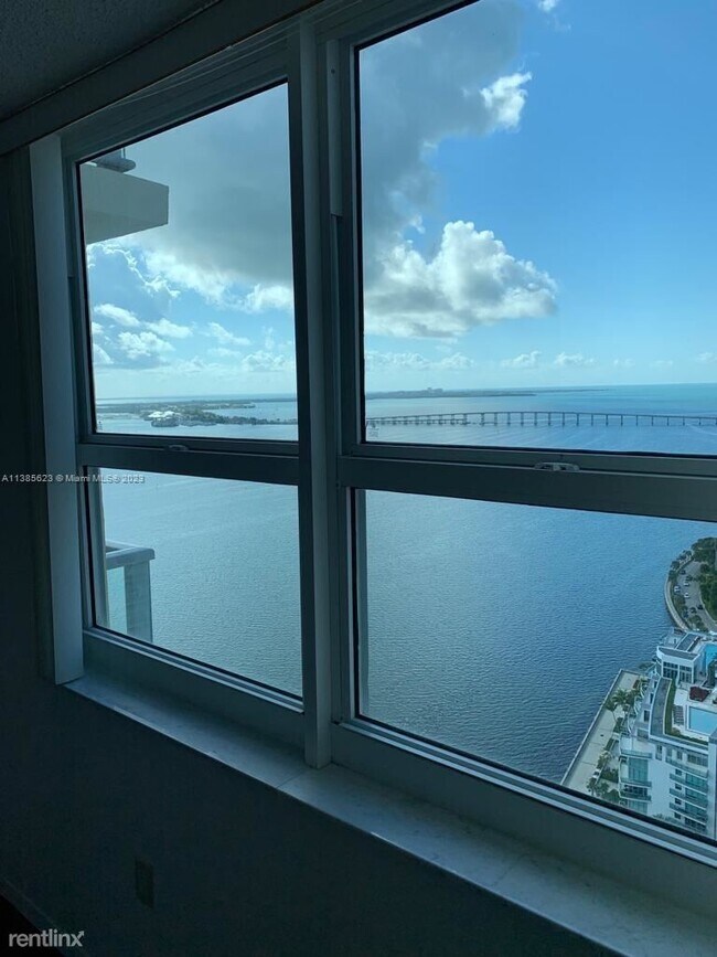 Building Photo - 2 br, 2 bath Condo - 1155 Brickell Bay Dr