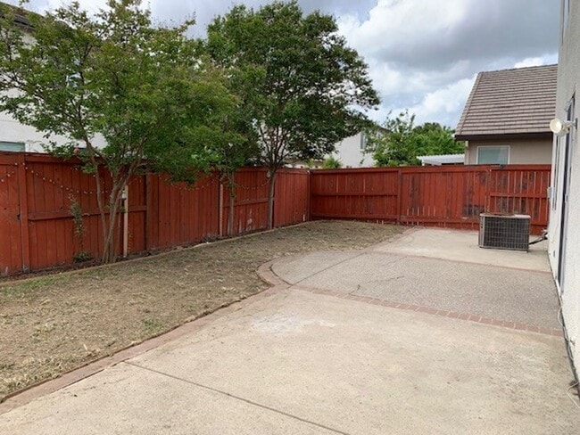 Building Photo - Big, Beautiful, Two Story Home in North Natomas