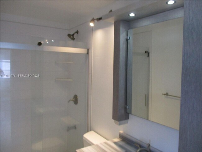 Building Photo - 5313 Collins Ave