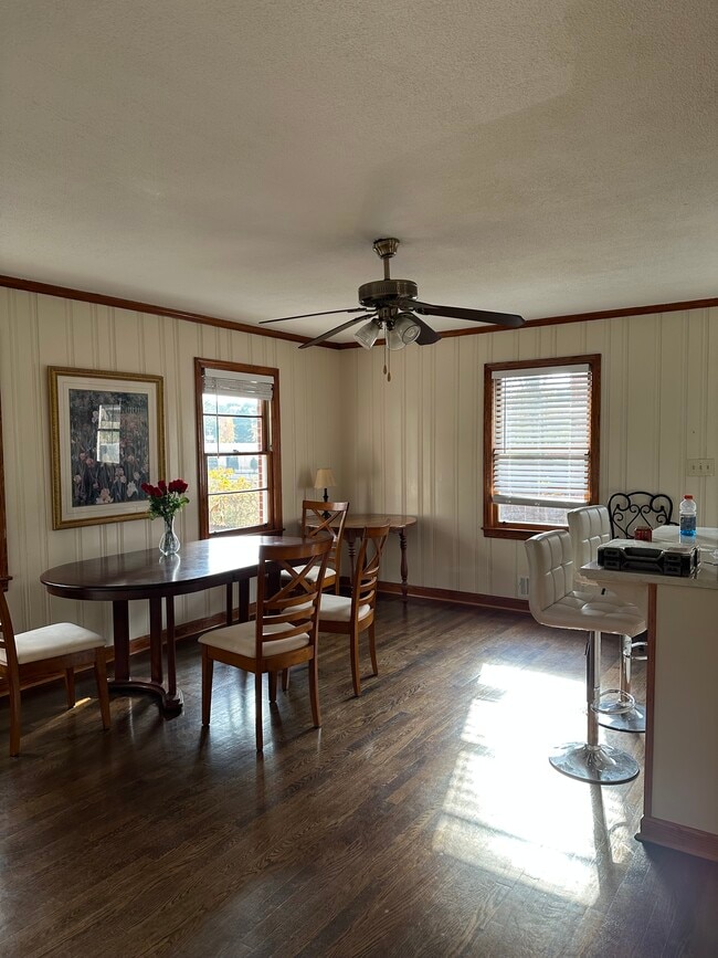 Building Photo - 891 Parkway Dr