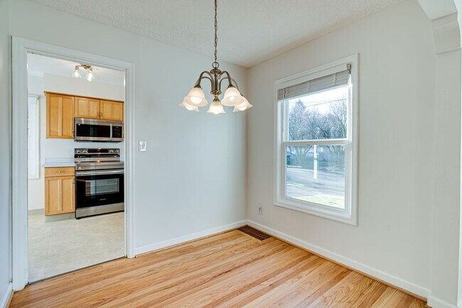 Building Photo - 1937 NE Dekum St