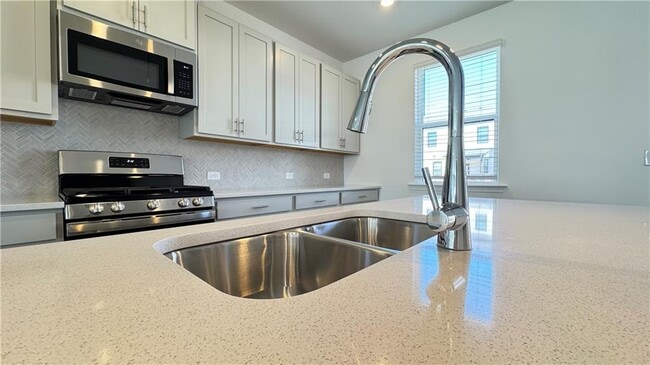 Building Photo - 9 Peeples Dr