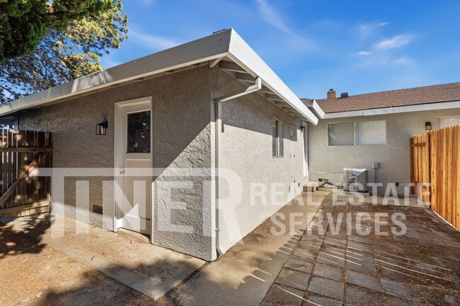 Building Photo - 1302 Silver Oak Wy