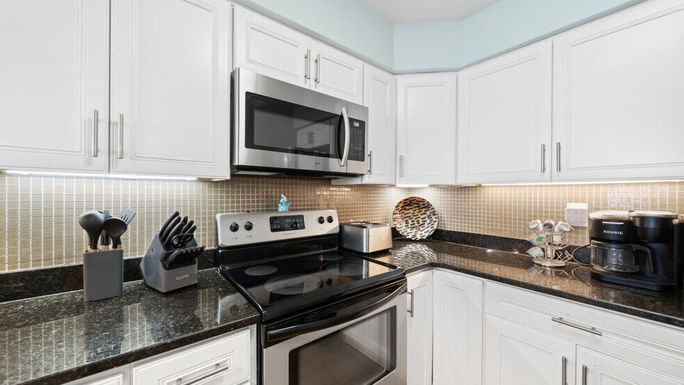 Building Photo - 7205 Thomas Dr