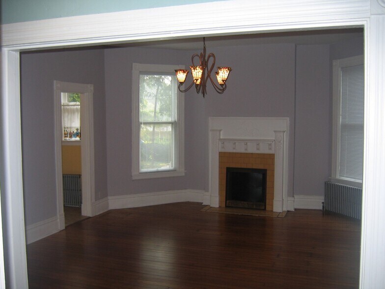 Building Photo - 212 Campsie Pl