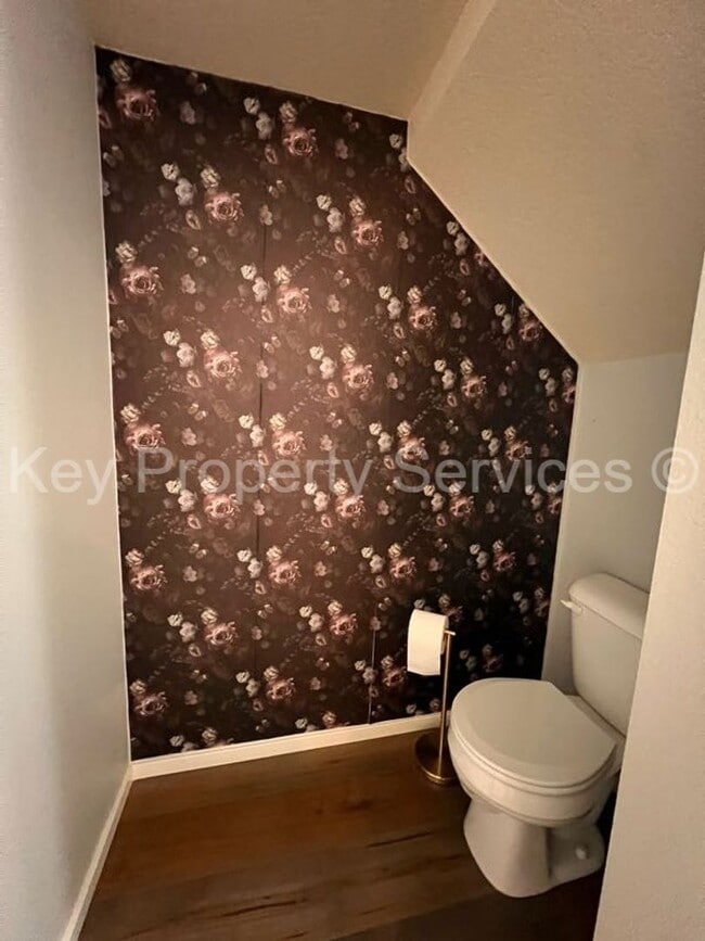 Building Photo - Stunning Hazel Dell Two-Story with High End Appliances