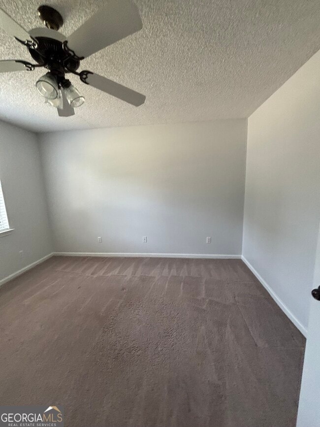Building Photo - 303 Foxwood Dr