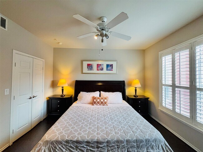 Building Photo - 2400 McCue Rd