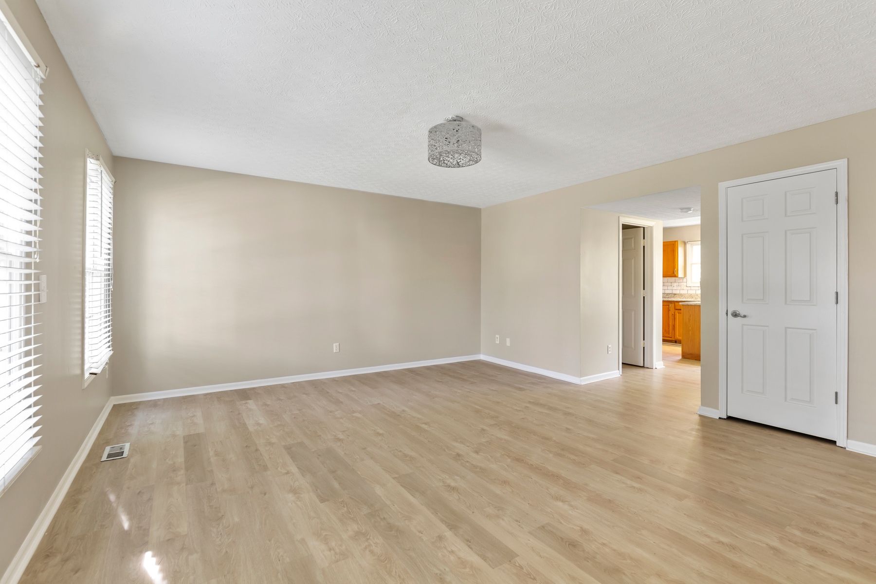 Building Photo - 5710 Silver Spurs Ln