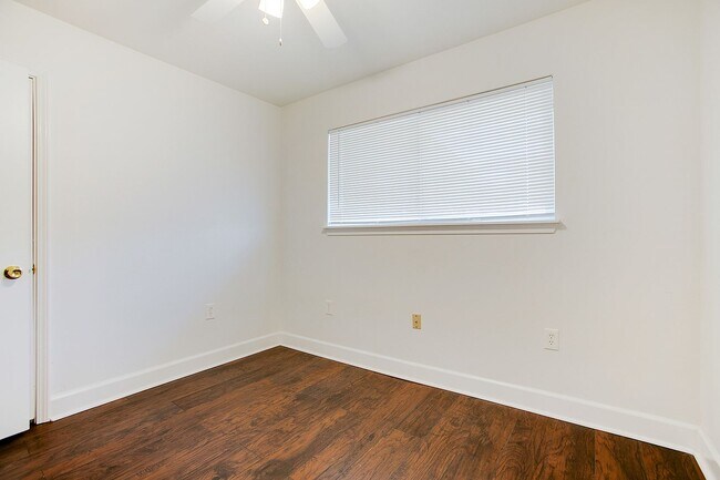 Building Photo - 1/2 OFF March Rent! Metairie 4 Bedroom plu...