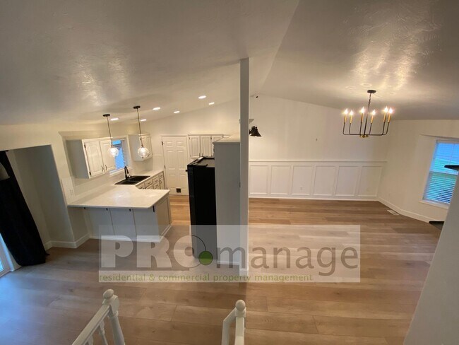 Building Photo - 1743 Deer Valley Dr