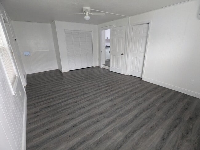 Building Photo - 1513 Akron Dr