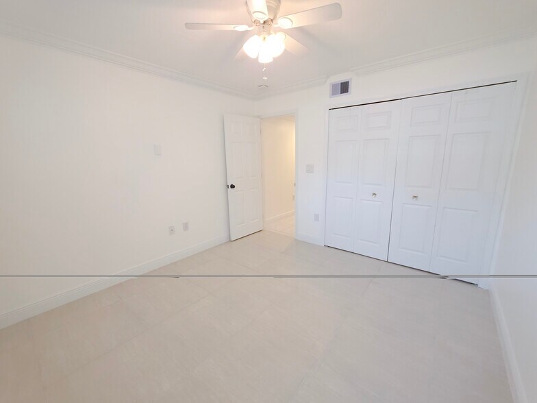 Building Photo - 154 Cypress Way E