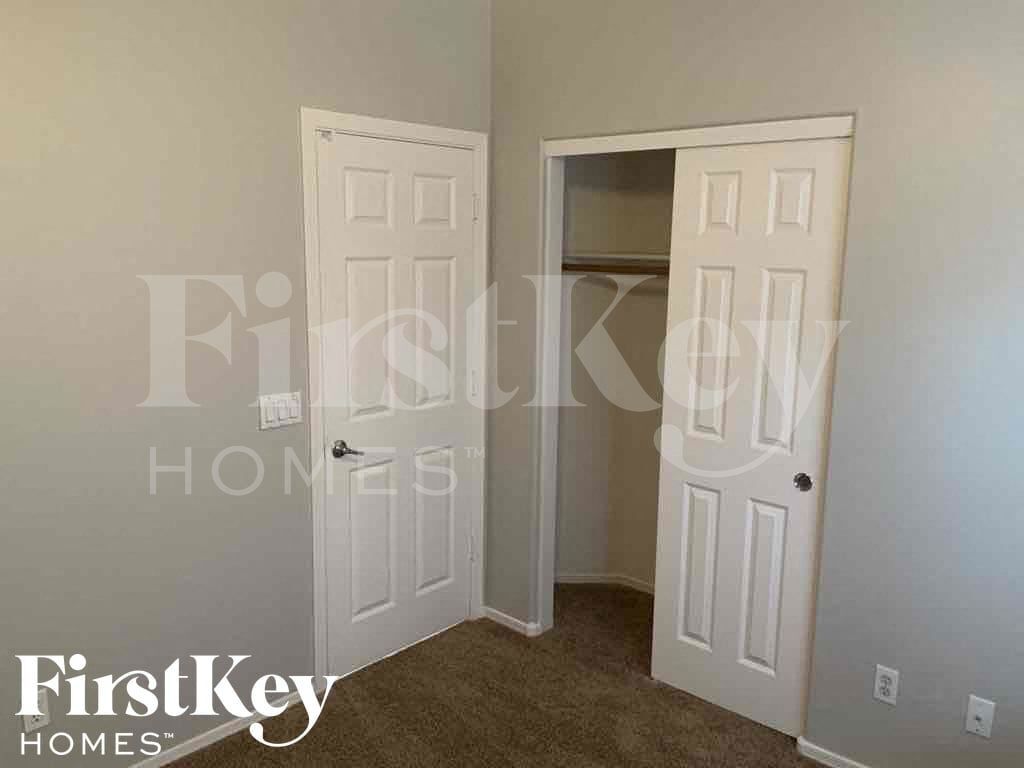 Building Photo - 3032 E Pinto Valley Rd