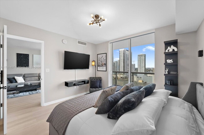 Building Photo - Biscayne Boulevard, Miami, FL 33132 - 1 BR...