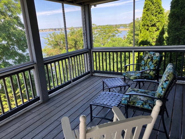 Building Photo - 240 Narragansett Ave