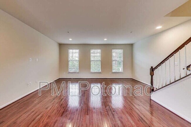 Building Photo - 2133 Little Sorrel Way