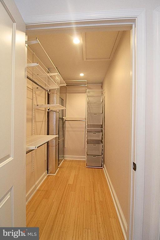 Building Photo - 4614 Roxbury Dr