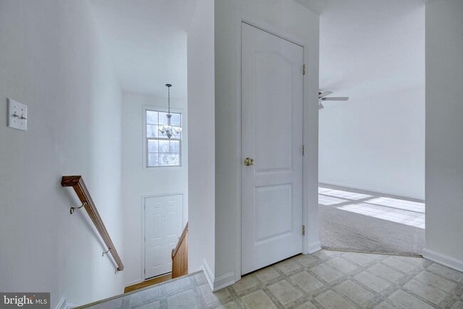 Building Photo - 10 Shady Tree Ct