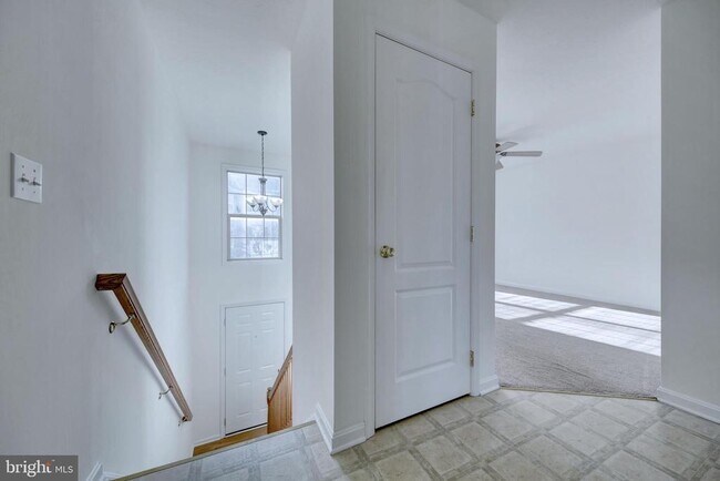 Building Photo - 5 Shady Tree Ct