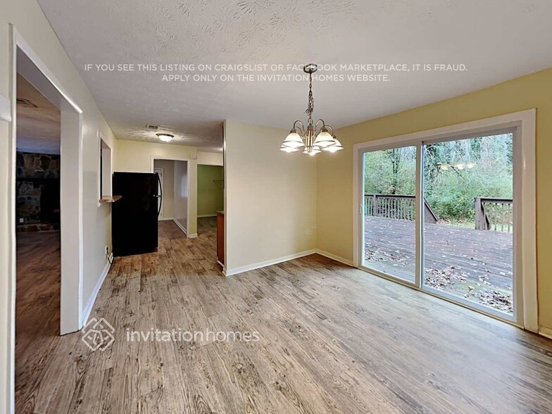 Building Photo - 3500 Rogers Dr