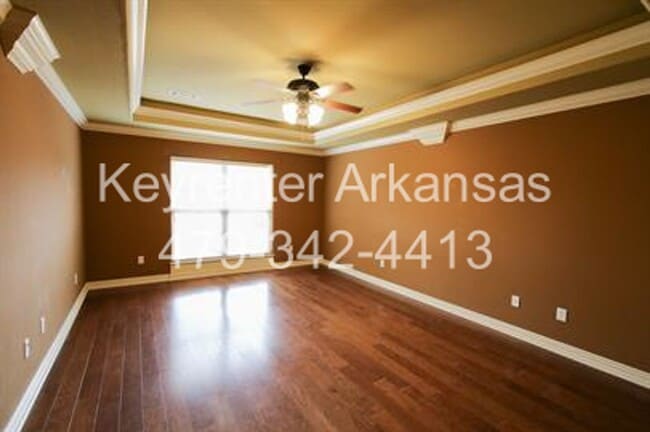 Building Photo - Gorgeous home in Bentonville!