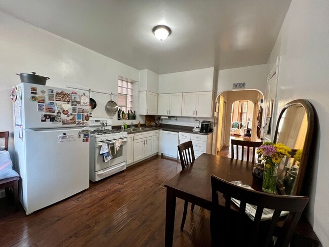 Building Photo - 1902 W Cortland St