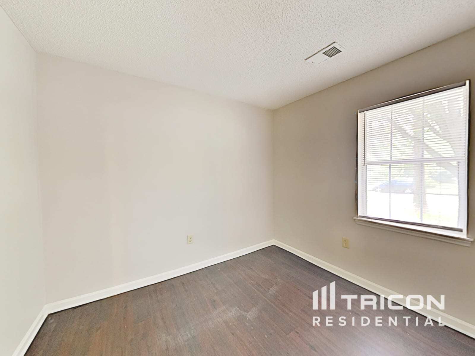 Building Photo - 11622 Calgary Dr